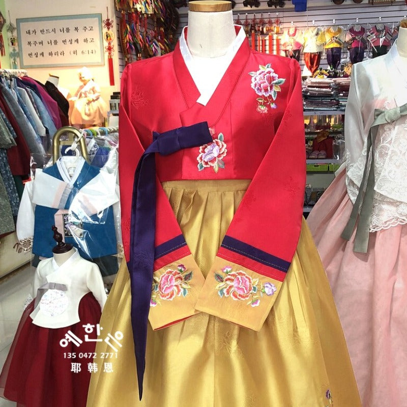 Hanbok Doré et Rouge