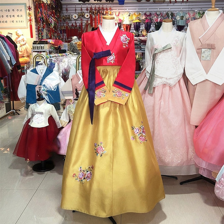 Hanbok Doré et Rouge