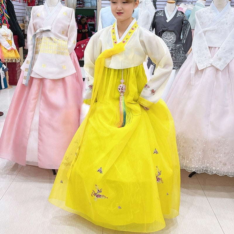 Hanbok Jaune et Blanc